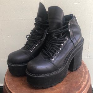 UNIF back zip lace up platform boots